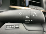 視認性の高いウインカーレバーで、安全な車線変更をサポート。操作も簡単で、ドライバーの負担を軽減します。