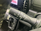 雨天時や視界が悪い時でも、安心して運転できます。ワイパーの作動や速度を簡単に調整できます。