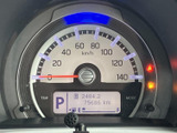 速度、燃料残量、走行距離など、運転に必要な情報をひと目で確認できます。視認性の高いデザインで、安全運転をサポートします。