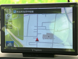 鮮明な地図表示で、スムーズなナビゲーションをサポートします。目的地までのルートを分かりやすく表示し、安全運転を後押しします。