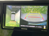 後退時の安全確認をサポートする便利な装備です。車幅や後方の状況を把握しやすく、安心してバック操作ができます。駐車時の負担を軽減します。