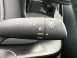 直感的な操作で、安全な車線変更をサポート。視認性の高いデザインで、夜間走行時も安心です。