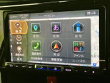 大型のナビゲーションシステムを搭載。スムーズな操作で、目的地へのナビゲーションが可能です。快適なドライブをサポートする機能が充実しています。