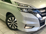 【LEDヘッドライト】悪天候や夜間走行時も良好な視界を確保し安心して運転できる高輝度LEDヘッドライトを装備!点灯速度が早く、消費電力も抑えられています。