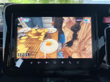 停車時に映像を楽しめる大画面モニター。家族旅行やちょっとした休憩時間に活用でき、移動時間を有効活用できます。