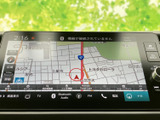 ズーム機能で細部まで確認でき、スムーズなルート選択をサポートします。渋滞情報も確認できるので、安心ドライブをお楽しみいただけます。
