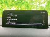 様々なコンテンツを大画面で楽しめます。停車時に動画視聴も可能です。
