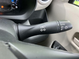 レバー操作で、安全な車線変更をサポートします。視認性の高いインジケーターで、周囲への注意喚起も効果的です。