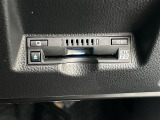 【ETC2.0(DSRC)】ETCカードを挿入すれば料金所はノンストップで通過できます。ETC限定の割引や、高速道路の情報提供サービスを利用できます。