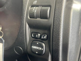 【電動格納ミラー】サイドミラーは電動格納式となっており、狭い駐車場でもキズがつくリスクを抑えられます。