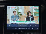 停車時にテレビを楽しむことができるエンターテイメント機能。長時間の移動や休憩時間にも、快適なひとときを演出します。