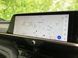 鮮明な地図表示で、目的地へのルートを分かりやすく表示します。スムーズなナビゲーションで、快適なドライブをお楽しみください。
