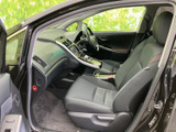 運転席からの眺めは良好。操作しやすい配置で、集中して運転に臨めます。快適で機能的な空間です。