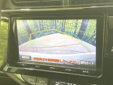 【バックカメラ】駐車時に後方がリアルタイム映像で確認できます。大型商業施設や立体駐車場での駐車時や、夜間のバック時に大活躍!運転スキルに関わらず、今や必須となった装備のひとつです!