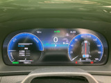 スタイリッシュなデザインのメーターが、車両情報を分かりやすく表示します。直感的で操作しやすいデザインも魅力です。
