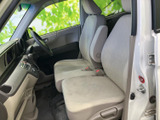運転席からの視界が広く、安全運転をサポートします。コンパクトなボディサイズながらも、運転しやすい設計です。
