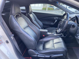 包み込むようなシートが、快適なドライビングポジションを実現。長時間の運転でも疲れにくく、リラックスしたドライブを楽しめます。