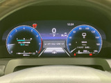 スタイリッシュなデザインのメーター。重要な情報を一目で確認でき、運転中の視認性を向上させ、安全なドライブをサポートします。