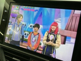 停車時にテレビを視聴可能。お子様のちょっとしたお供に、移動中の時間つぶしにも役立ちます。エンターテイメント空間を演出。