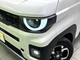 【LEDヘッドライト】悪天候や夜間走行時も良好な視界を確保し安心して運転できる高輝度LEDヘッドライトを装備!点灯速度が早く、消費電力も抑えられています。