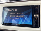 高機能なナビゲーションとオーディオを搭載。目的地設定や音楽再生をスムーズに行える操作性を実現しています。快適なドライブをサポートします。