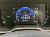 スタイリッシュなデザインと分かりやすい表示で、車両の状態を常に把握できます。安全運転をサポートする頼もしい存在です。