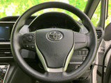 操作しやすいステアリングで、スムーズな車内コントロールを実現。機能も充実しています。