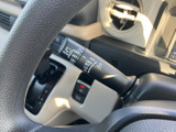 雨天時でも、視界を確保し安全運転をサポートします。ワンタッチで操作できる便利なレバーです。