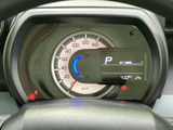 運転に必要な情報をひと目で確認できる、見やすいメーターデザイン。スタイリッシュな表示で、ドライビングシーンを彩ります。操作性も考慮された設計。