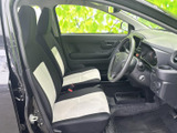運転席側のドア内張りは、シンプルで使いやすいデザイン。細部までこだわった空間が、快適なドライブをサポートします。