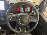 【純正革巻きステアリング】上質な革を使用することで、手にしっかり馴染みとても運転しやすいハンドルです♪