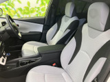 シンプルで機能的な内装。必要なものがすぐに手の届く場所に配置されており、運転操作もスムーズです。
