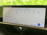多彩な情報を表示できるモニターが備わっています。各種設定や車両情報を確認でき、快適なドライブをサポートします。