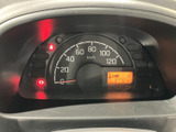 走行距離を確認できるメーター周りは、車両の状態を把握する上で重要なポイントです。細部まで丁寧に管理されているのがわかります。