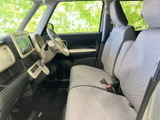 使いやすさを追求した、シンプルなドア内装。必要な機能が手の届く場所にあり、スムーズな操作をサポートします。