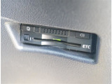 自社工場を3拠点完備しております。重整備やカスタムを始め、ご購入後のお車のメンテナンスも弊社にお任せください。
