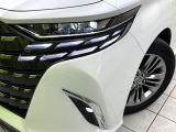 【三眼LEDヘッドライト】スタイリッシュな見た目の三眼LEDヘッドライトを装備♪スタイルだけでなく、夜間の走行も視界良好で安心してお乗りいただけます。