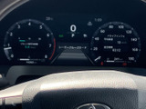 視認性の高いメーターデザイン。運転に必要な情報を一目で確認でき、安全なドライビングをサポートします。