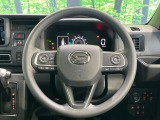 インテリアに合わせたデザインのステアリングは、運転される方のことも考え、運転しやすい形状、大きさです。是非一度、実際に触ってお確かめください。