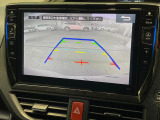 【バックカメラ】駐車時に後方がリアルタイム映像で確認できます。大型商業施設や立体駐車場での駐車時や、夜間のバック時に大活躍!運転スキルに関わらず、今や必須となった装備のひとつです!
