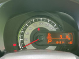 必要な情報を一目で確認できるシンプルなデザインです。運転中の視線移動を最小限に抑え、安全運転をサポートします。