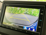 駐車や後退時の安全をサポートするバックモニター。後方視界を広げ、運転をスムーズに支援します。狭い場所でも安心して操作できます。