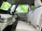 運転しやすいように設計された空間は、細部にまでこだわって作られています。操作性も高く、快適なドライブを約束します。
