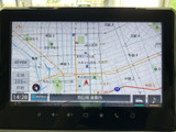 鮮明な地図表示で、スムーズなナビゲーションを実現。目的地までのルートを分かりやすく案内し、安全運転をサポートします。最新の地図データで、常に正確な情報を提供します。