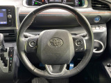 【純正革巻きステアリング】上質な革を使用することで、手にしっかり馴染みとても運転しやすいハンドルです♪