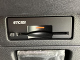 高速料金所の通過をスムーズにするETC車載器。ちょっとした時間の節約になります。設定も簡単で、すぐに利用を開始できます。