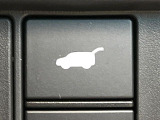 【パワーバックドア】スマートキーや運転席のボタンを押すだけでリアゲートが自動で開閉します!荷物を持っている時や、高い位置にあるバックドアを閉める際に便利な機能です♪