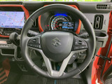 握りやすく操作しやすいデザイン。運転中の細かな操作もスムーズに行え、快適なドライビングをサポートします。