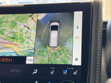 車幅感覚が分かりやすく、狭い場所での運転をサポートします。安全確認をしっかり行い、安心して運転操作を行えます。