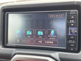 多彩なメディアに対応し、移動中のエンターテイメントを豊かに演出。USB、SDカード、CDなど、お好みの音楽を楽しめます。Bluetooth接続も可能。